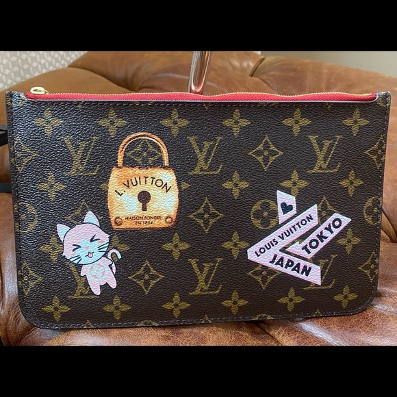 Lv Limited  edition Wrislet - Picture 2 of 15
